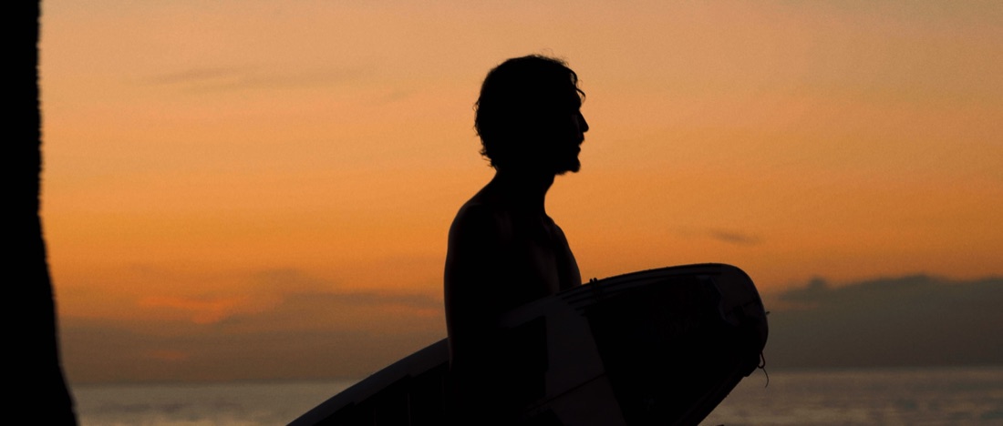 Surfer bei Sonnenuntergang auf Teneriffa